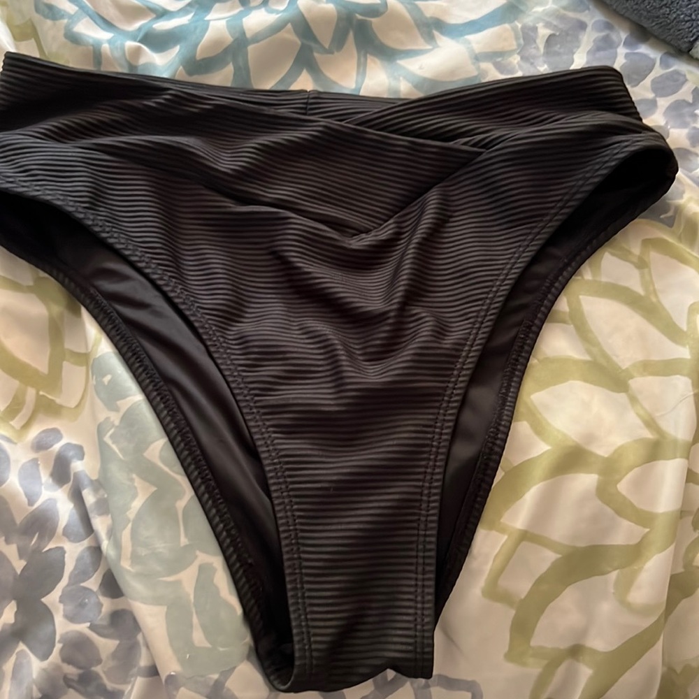 NWOT Aeropostal women’s bikini bottom